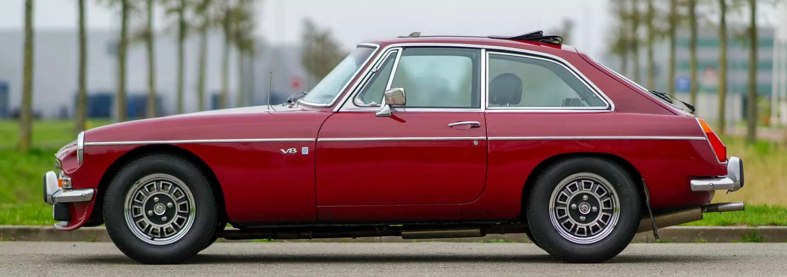 Leacy Classic MGB GT red